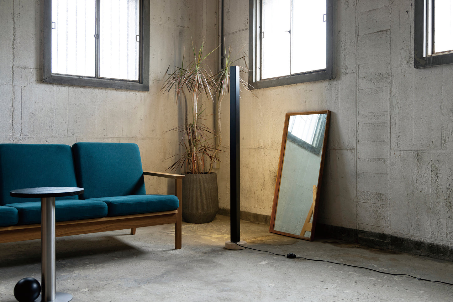 LEDフロアランプ トラレス